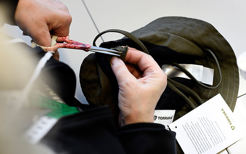 Close up image of scissors and cap from Torraka